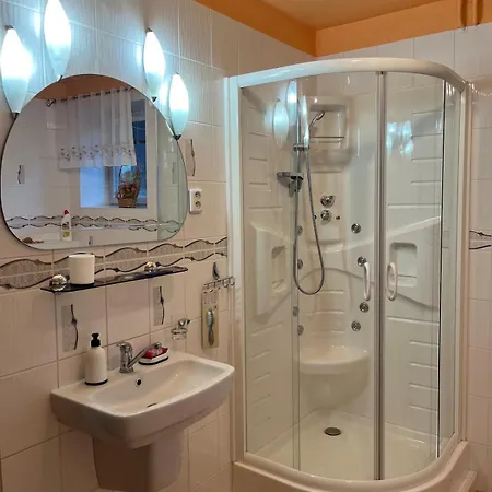 House With Mountain Views And Garden By The Stream דירה *