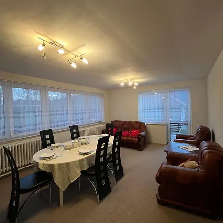 House With Mountain Views And Garden By The Stream דירה *