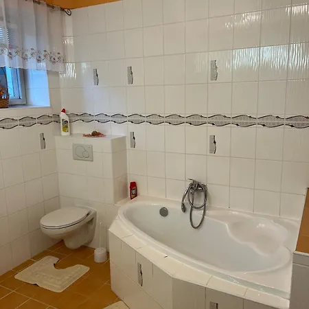 House With Mountain Views And Garden By The Stream דירה