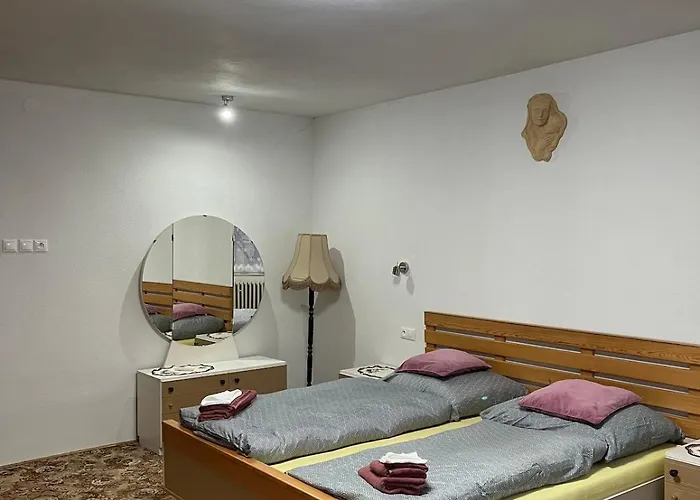 House With Mountain Views And Garden By The Stream *